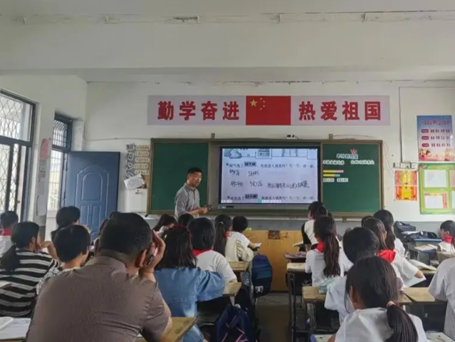 优质教师让教育公正的阳光洒满村庄照亮孩子们的梦想 优质教师让教育公正的阳光洒满村庄照亮孩子们的梦想
