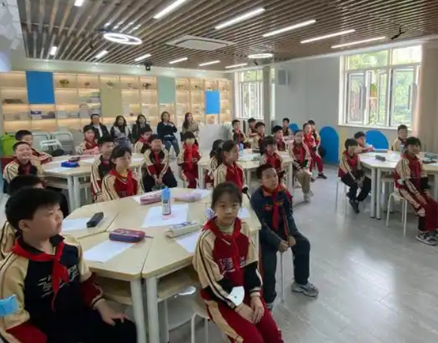 强化师范生扎根服务底层锻炼适配村庄教育的专业 强化师范生扎根服务底层锻炼适配村庄教育的专业