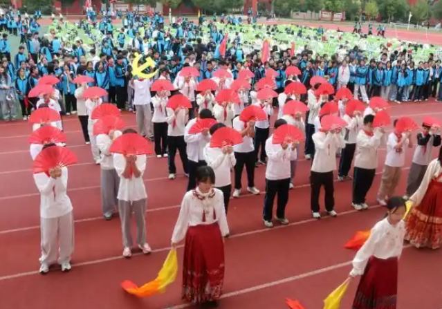 促进不同学段学生之间的交流为给互相学习的渠道 促进不同学段学生之间的交流为给互相学习的渠道